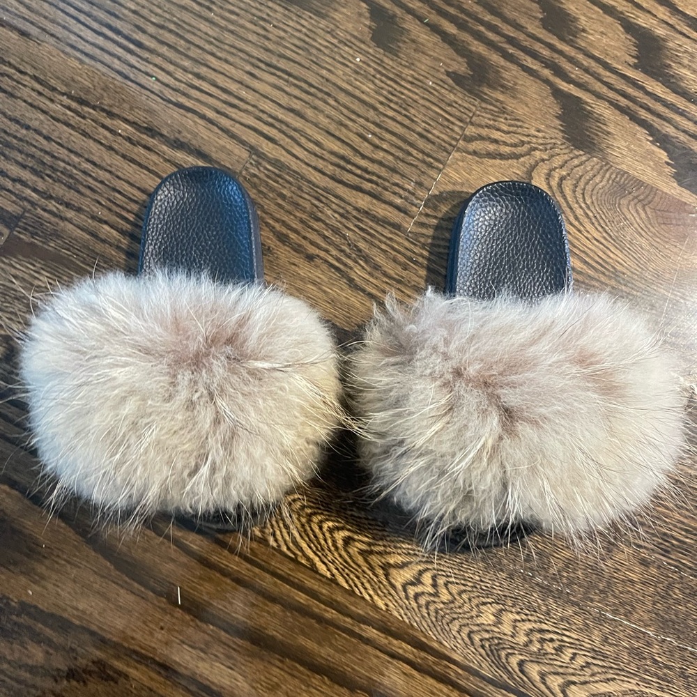 Cozy Kids Slippers with Fluffy Tan Fur